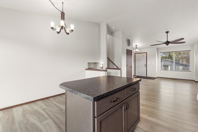 521 N Calvin Ln, Spokane Valley, WA 99216