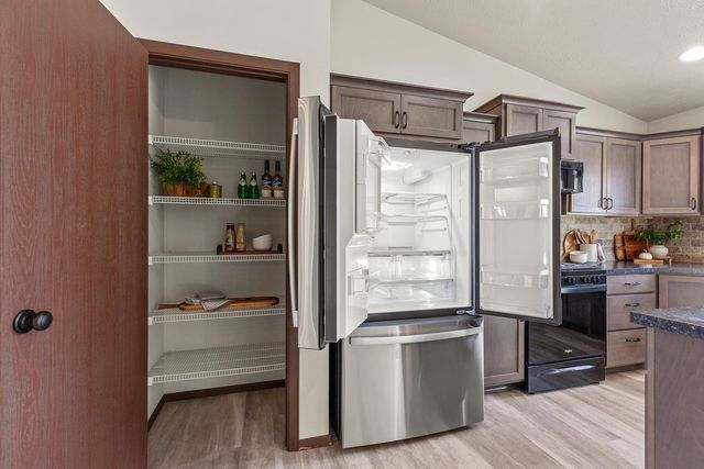 521 N Calvin Ln, Spokane Valley, WA 99216