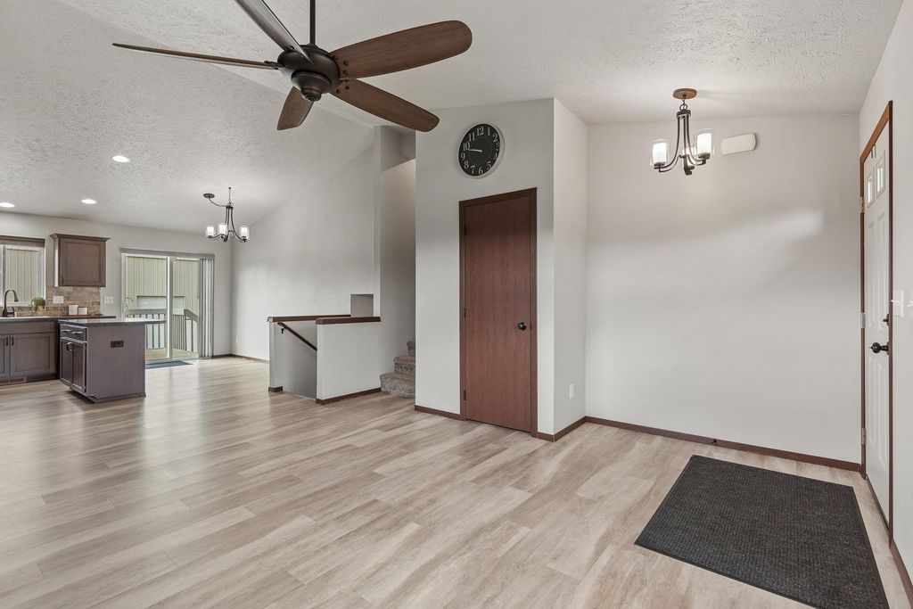 521 N Calvin Ln, Spokane Valley, WA 99216 photo 2