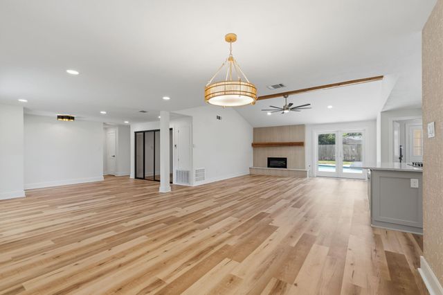 10711 Ella Lee Lane, Houston, TX 77042
