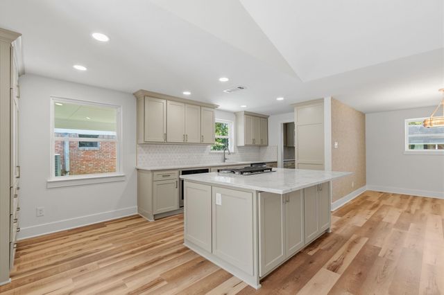 10711 Ella Lee Lane, Houston, TX 77042