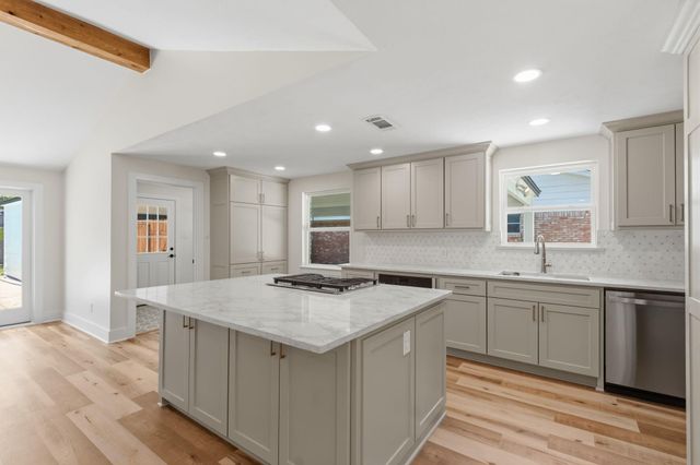 10711 Ella Lee Lane, Houston, TX 77042