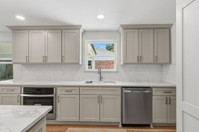 10711 Ella Lee Lane, Houston, TX 77042