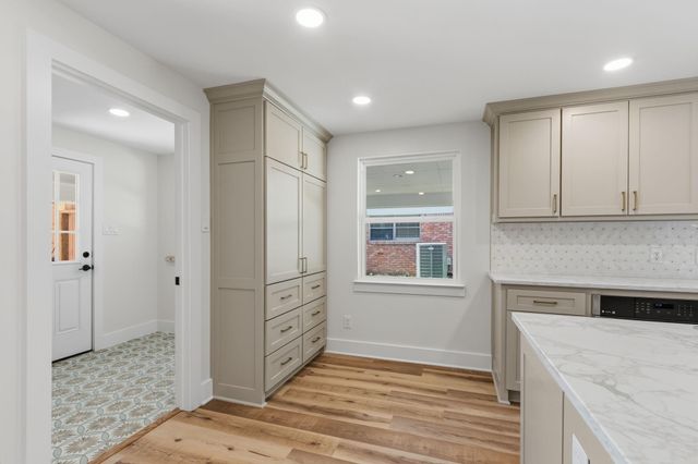 10711 Ella Lee Lane, Houston, TX 77042