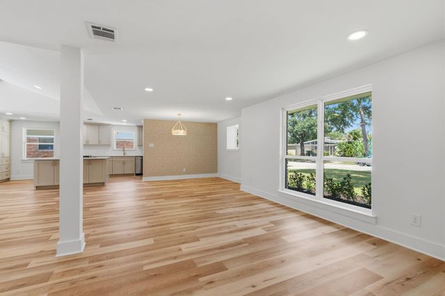 10711 Ella Lee Lane, Houston, TX 77042