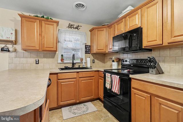 405 SPRING DR, Millersville, PA 17551