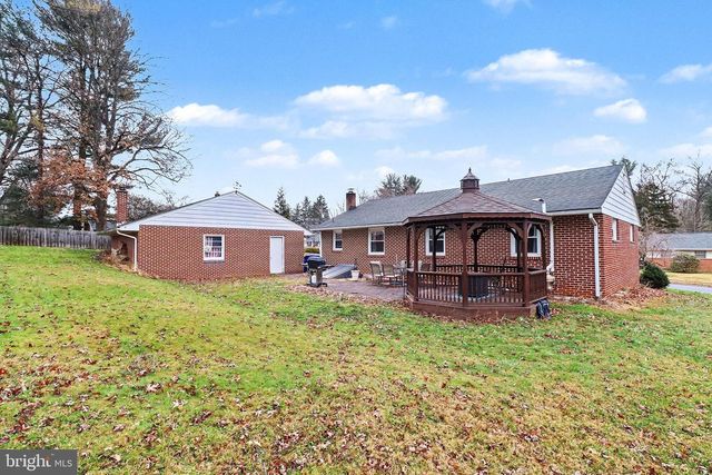 405 SPRING DR, Millersville, PA 17551