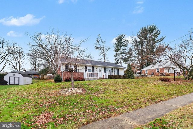 405 SPRING DR, Millersville, PA 17551