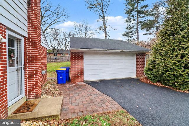 405 SPRING DR, Millersville, PA 17551