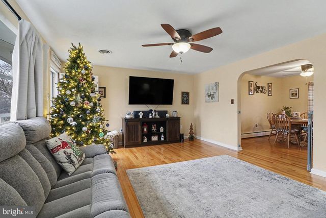 405 SPRING DR, Millersville, PA 17551