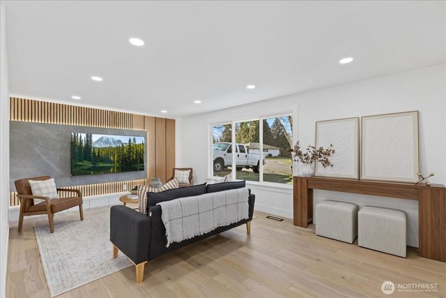 10210 163rd Avenue NE, Redmond, WA 98052