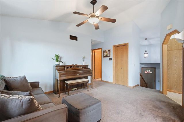 699 Robin Drive, Sun Prairie, WI 53590