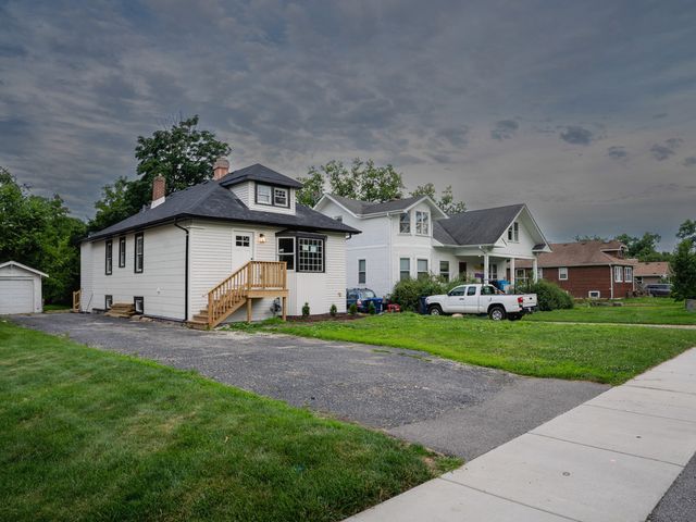 523 S Monterey Avenue, Villa Park, IL 60181