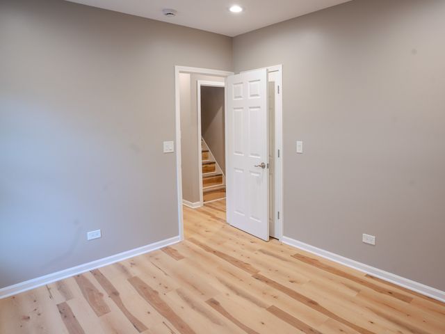 523 S Monterey Avenue, Villa Park, IL 60181