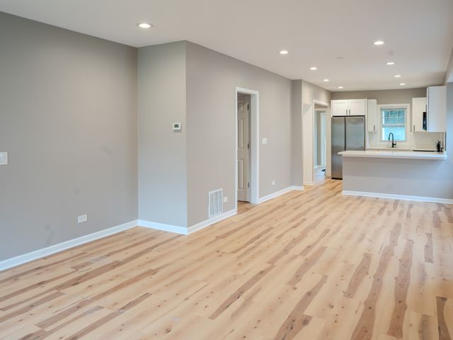 523 S Monterey Avenue, Villa Park, IL 60181