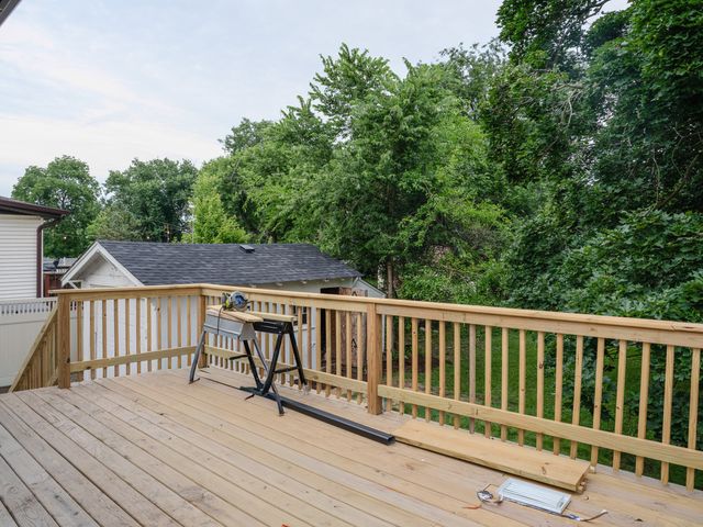 523 S Monterey Avenue, Villa Park, IL 60181