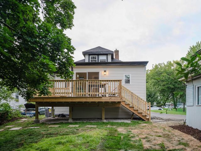 523 S Monterey Avenue, Villa Park, IL 60181
