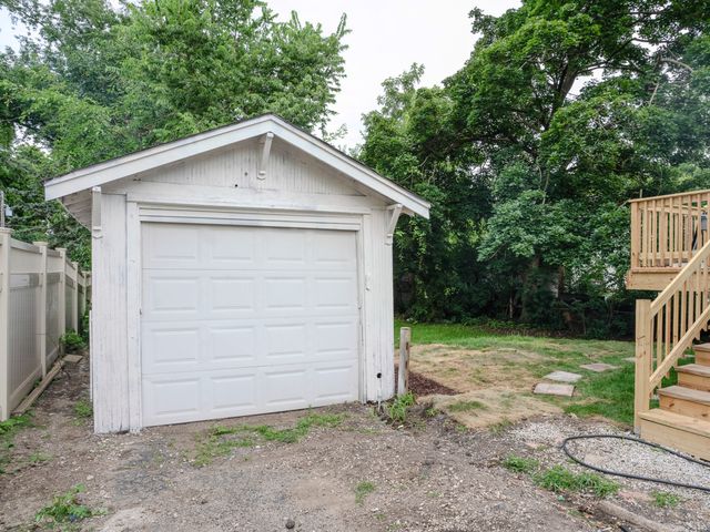 523 S Monterey Avenue, Villa Park, IL 60181