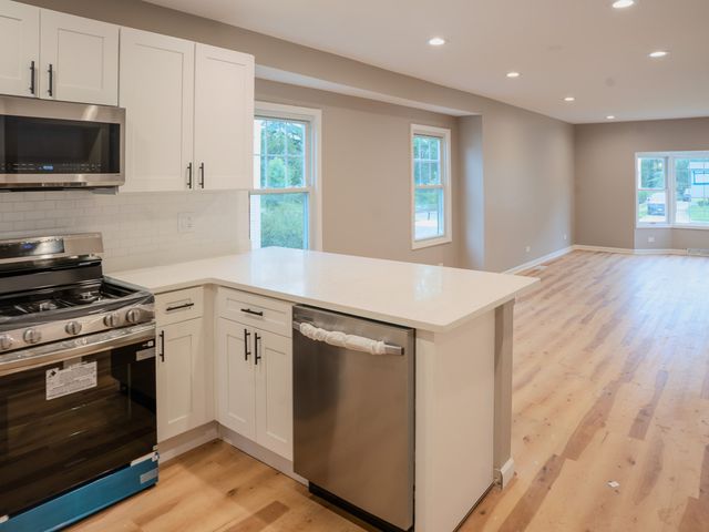 523 S Monterey Avenue, Villa Park, IL 60181