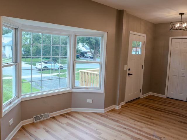 523 S Monterey Avenue, Villa Park, IL 60181