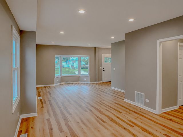 523 S Monterey Avenue, Villa Park, IL 60181