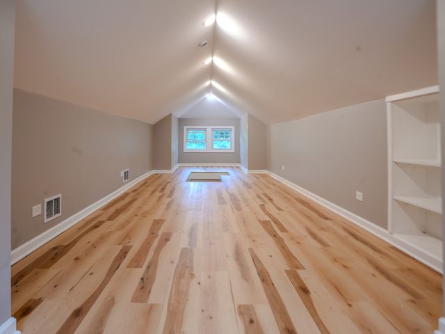 523 S Monterey Avenue, Villa Park, IL 60181