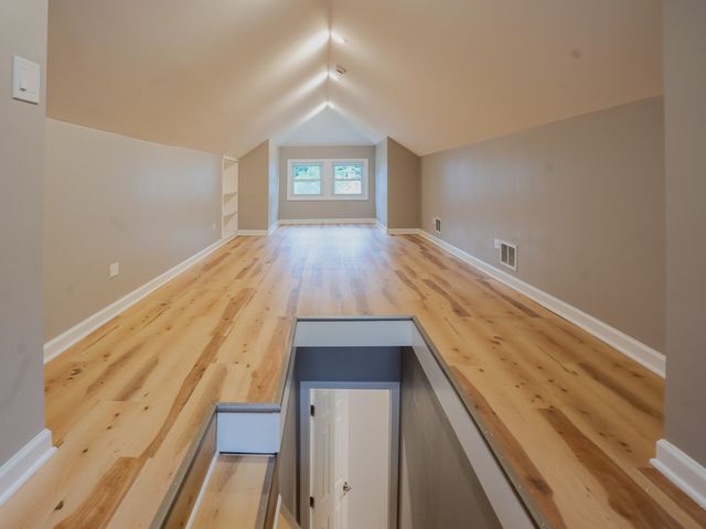 523 S Monterey Avenue, Villa Park, IL 60181