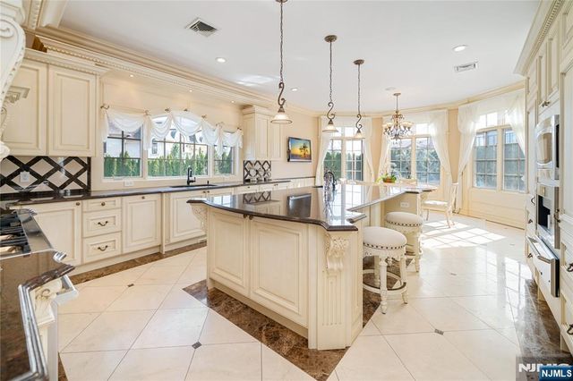 2 Euclid Road, Fort Lee, NJ 07024