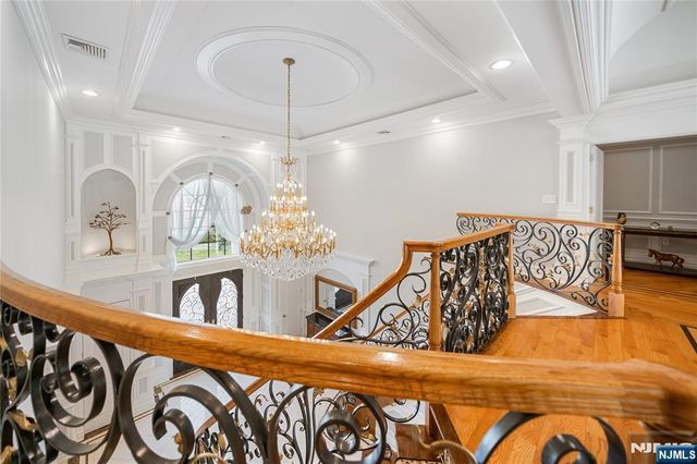 2 Euclid Road, Fort Lee, NJ 07024