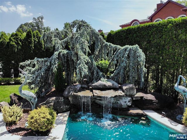 2 Euclid Road, Fort Lee, NJ 07024