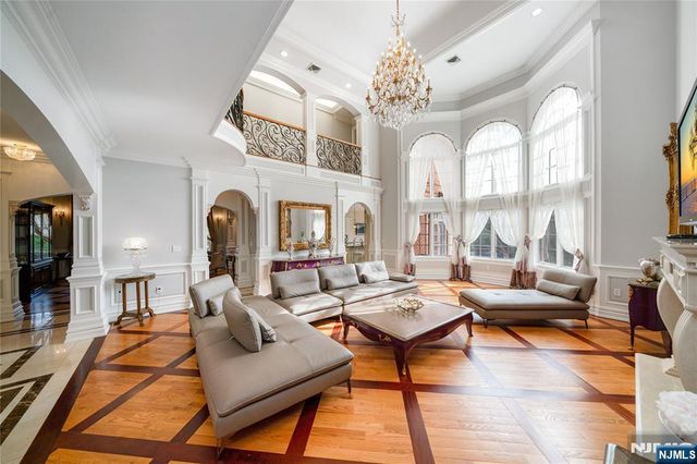 2 Euclid Road, Fort Lee, NJ 07024