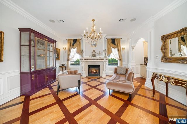 2 Euclid Road, Fort Lee, NJ 07024