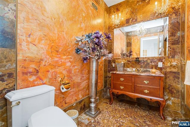 2 Euclid Road, Fort Lee, NJ 07024