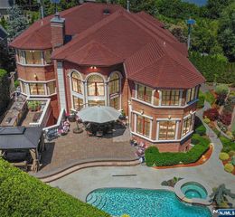2 Euclid Road, Fort Lee, NJ 07024