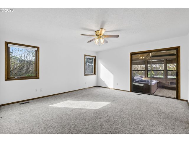 14067 Se EKLUND Ave, Boring, OR 97009