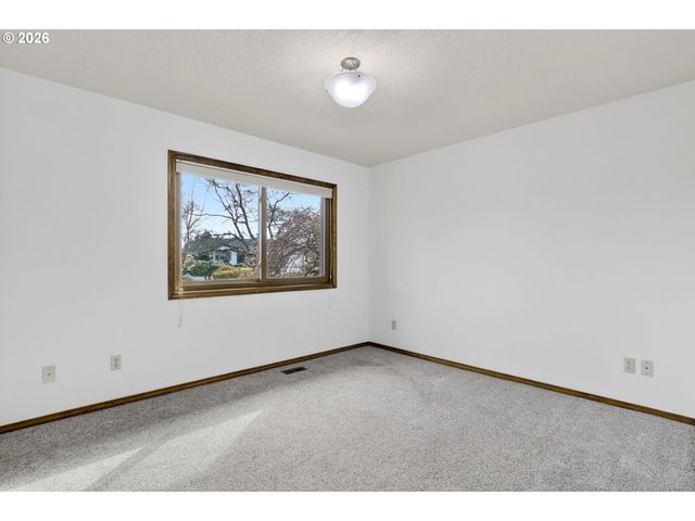 14067 Se EKLUND Ave, Boring, OR 97009