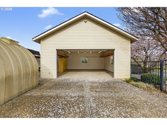 14067 Se EKLUND Ave, Boring, OR 97009