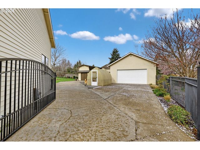 14067 Se EKLUND Ave, Boring, OR 97009