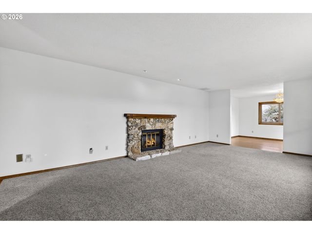 14067 Se EKLUND Ave, Boring, OR 97009