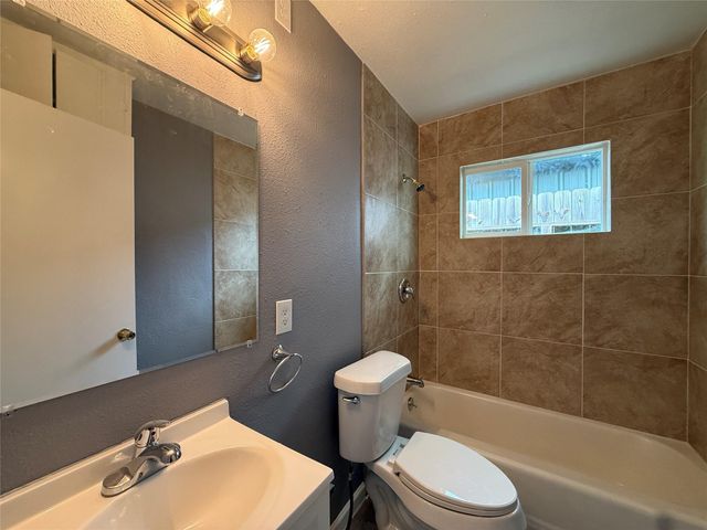 8010 Roswell Street 3, Houston, TX 77022