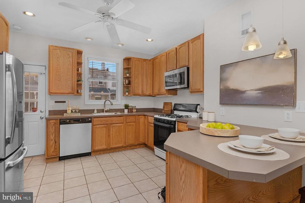 Image 12 of property listing at 733 S POTOMAC ST, Baltimore, MD 21224