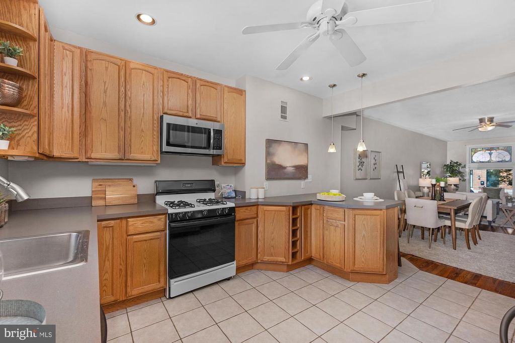 Image 13 of property listing at 733 S POTOMAC ST, Baltimore, MD 21224