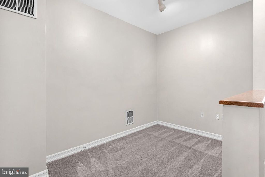 Image 21 of property listing at 733 S POTOMAC ST, Baltimore, MD 21224