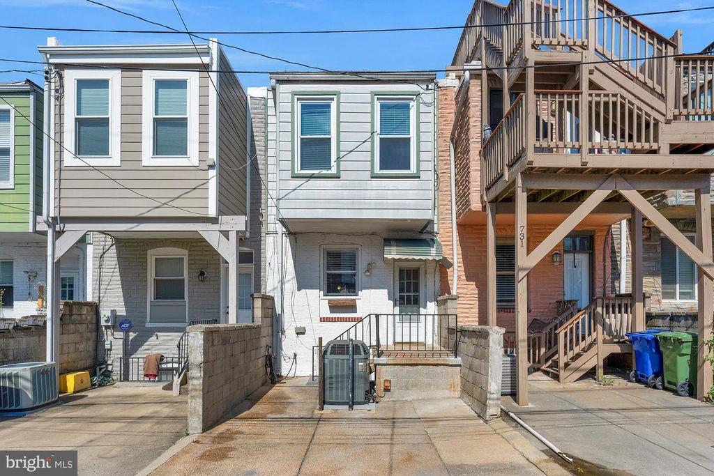 Image 4 of property listing at 733 S POTOMAC ST, Baltimore, MD 21224
