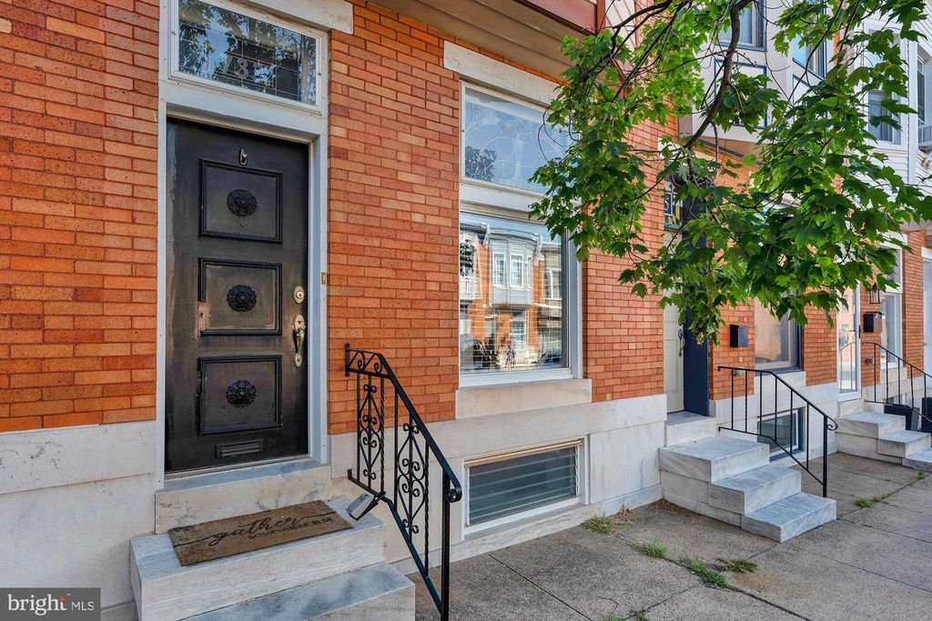 Image 6 of property listing at 733 S POTOMAC ST, Baltimore, MD 21224