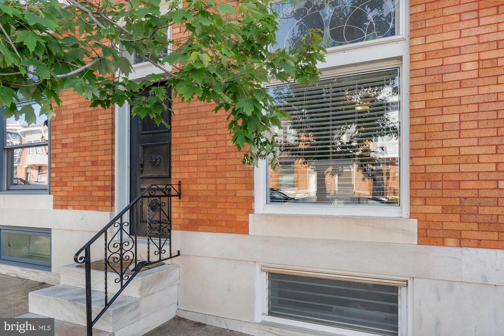 Image 7 of property listing at 733 S POTOMAC ST, Baltimore, MD 21224