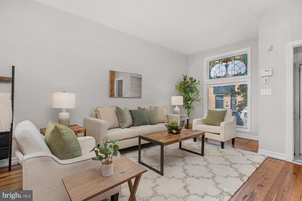 Image 8 of property listing at 733 S POTOMAC ST, Baltimore, MD 21224