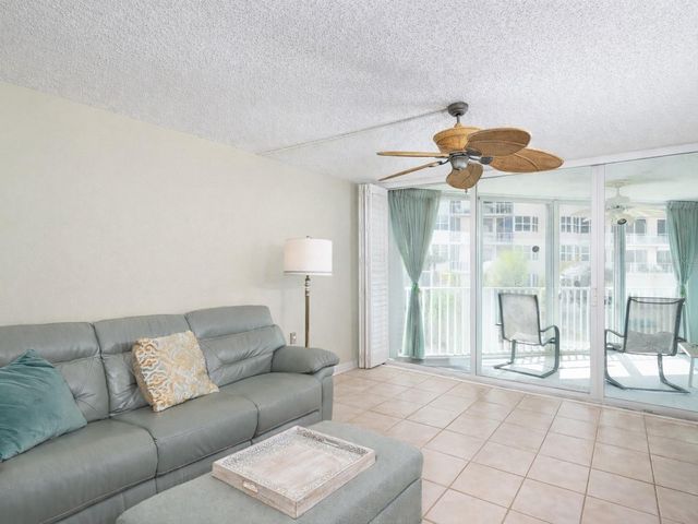 1770 BENJAMIN FRANKLIN DRIVE 206, Sarasota, FL 34236