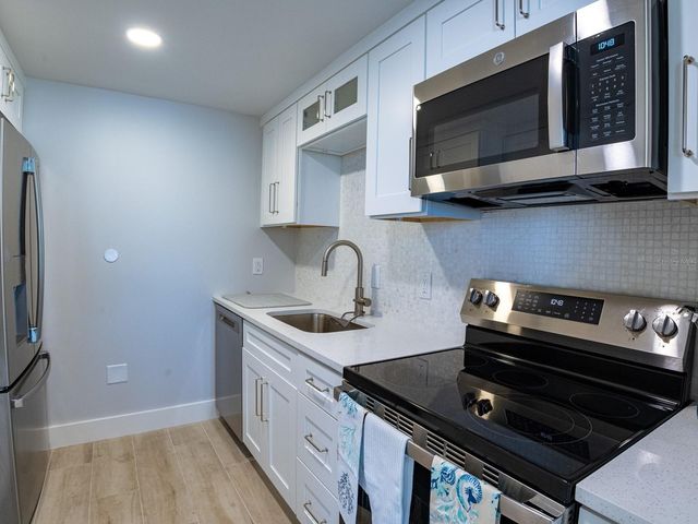 1770 BENJAMIN FRANKLIN DRIVE 206, Sarasota, FL 34236