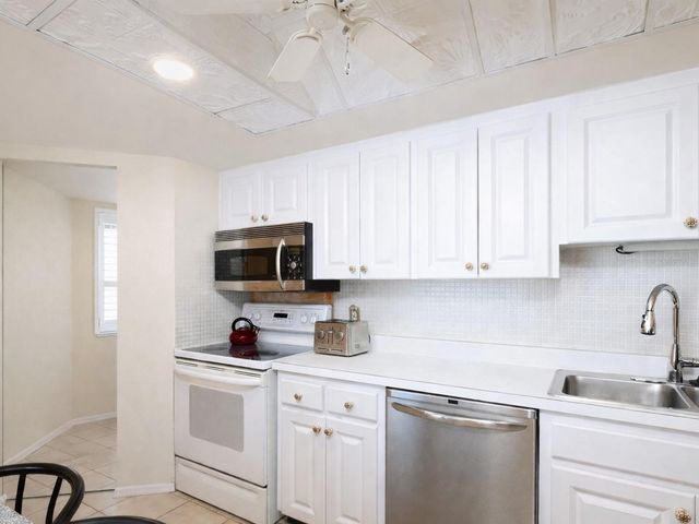 1770 BENJAMIN FRANKLIN DRIVE 206, Sarasota, FL 34236